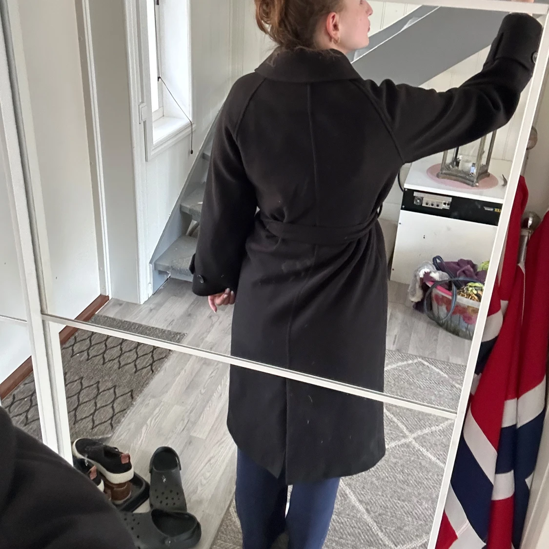 Lång svart kappa från Nelly - 3