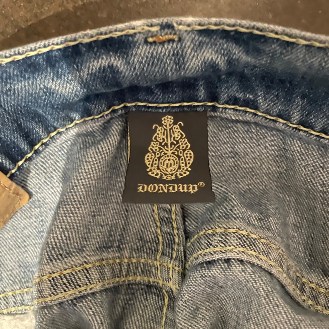Blå jeans från Dondup med slitningar - 2