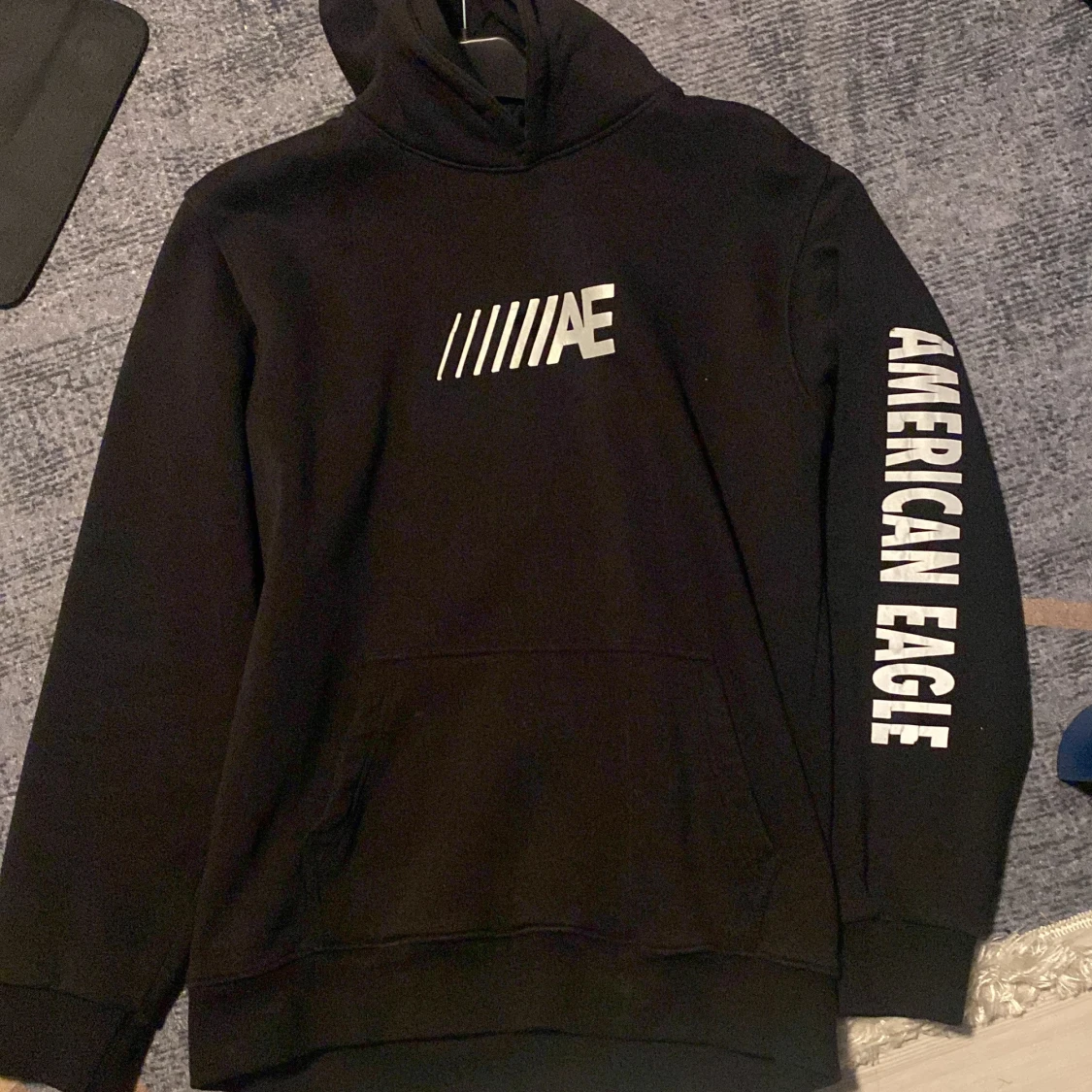 Svart hoodie från American Eagle