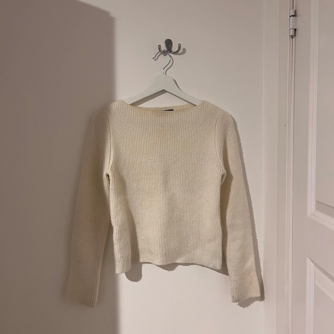Vit stickad tröja i S från MNG - 1