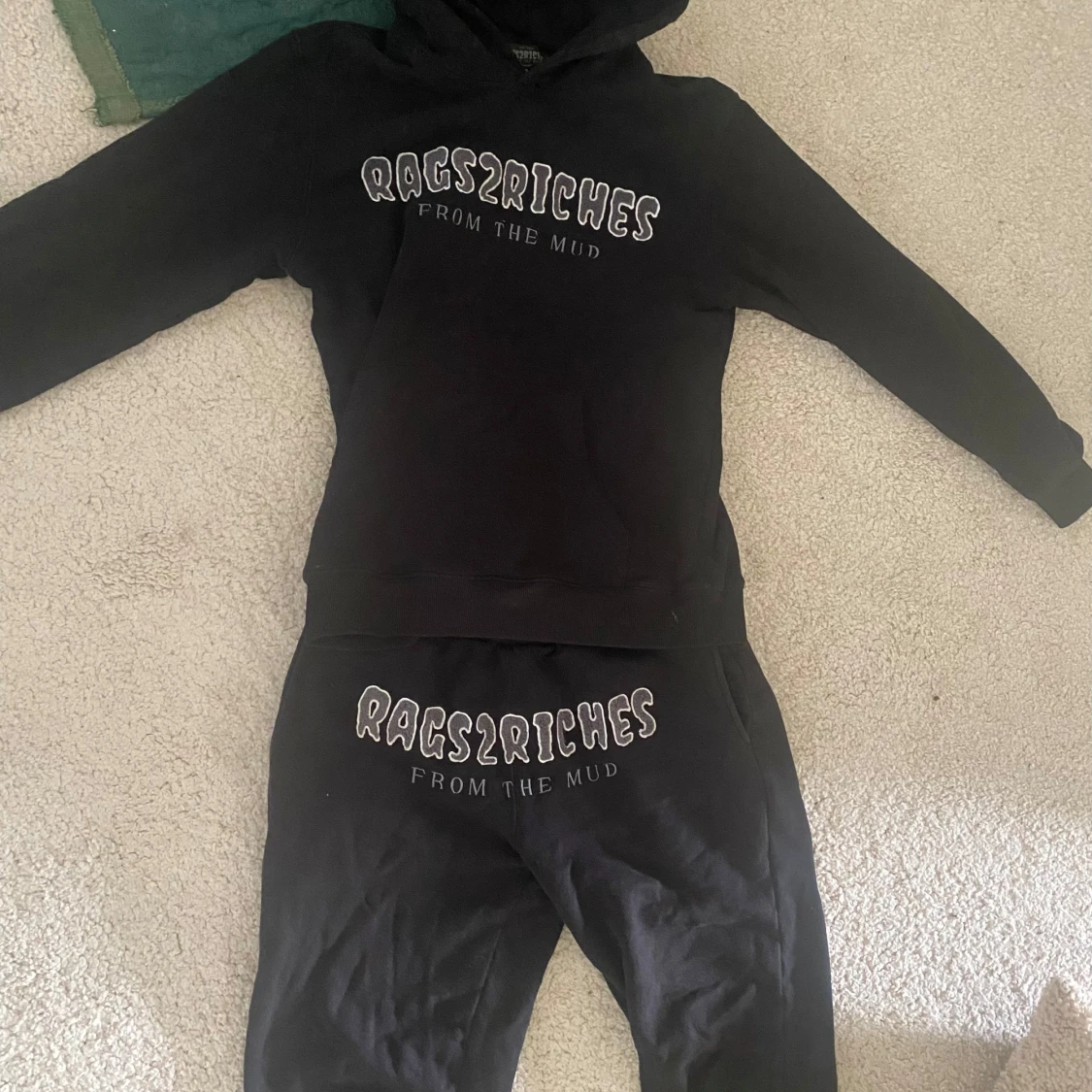 Set Rags2Riches
