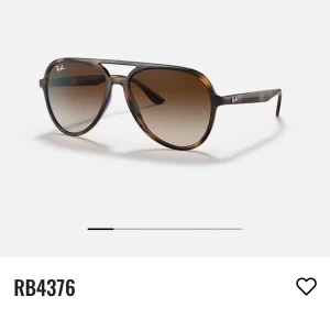 Ray-Ban RB4376 bruna pilotbågar - snygga Ray-Ban RB4376 solglasögon med brunmelerad båge, glasen är bruna och tonade!   I princip oanvända och därför i väldigt bra skick, priset kan diskuteras!!💓