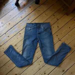 Nudie jeans (grim tim) - Söljer ett par skit snygga nudie jeans i väldigt bra kvalite och utsn några skador w31 L34