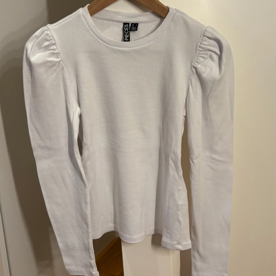 Vit långärmad topp från Pieces