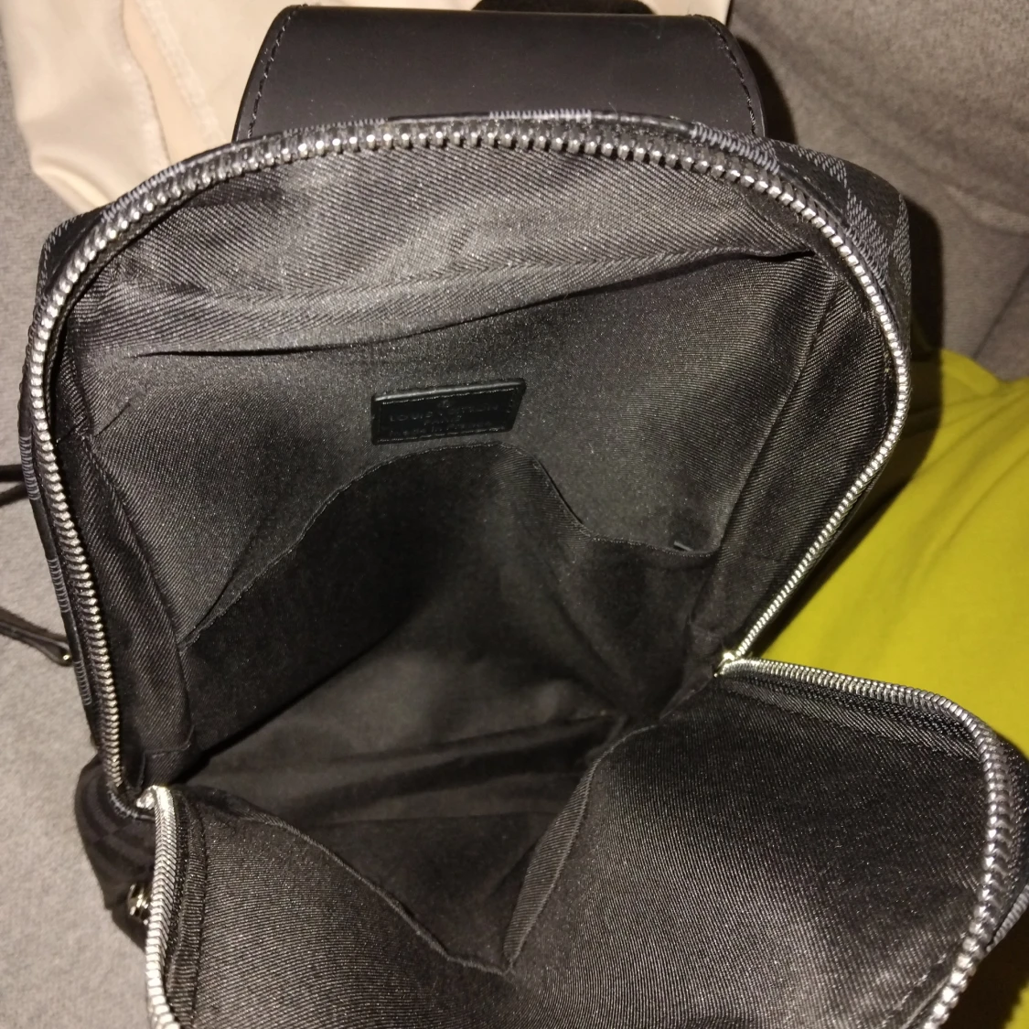 Louis Vuitton rutig ryggsäck svart. Går bra med byten - 2