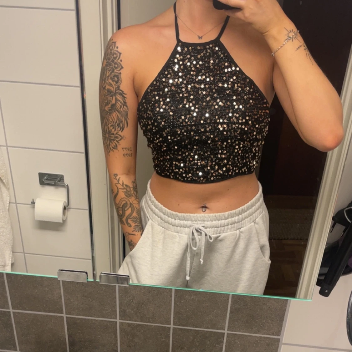 Svart glittrig croppad halterneck topp