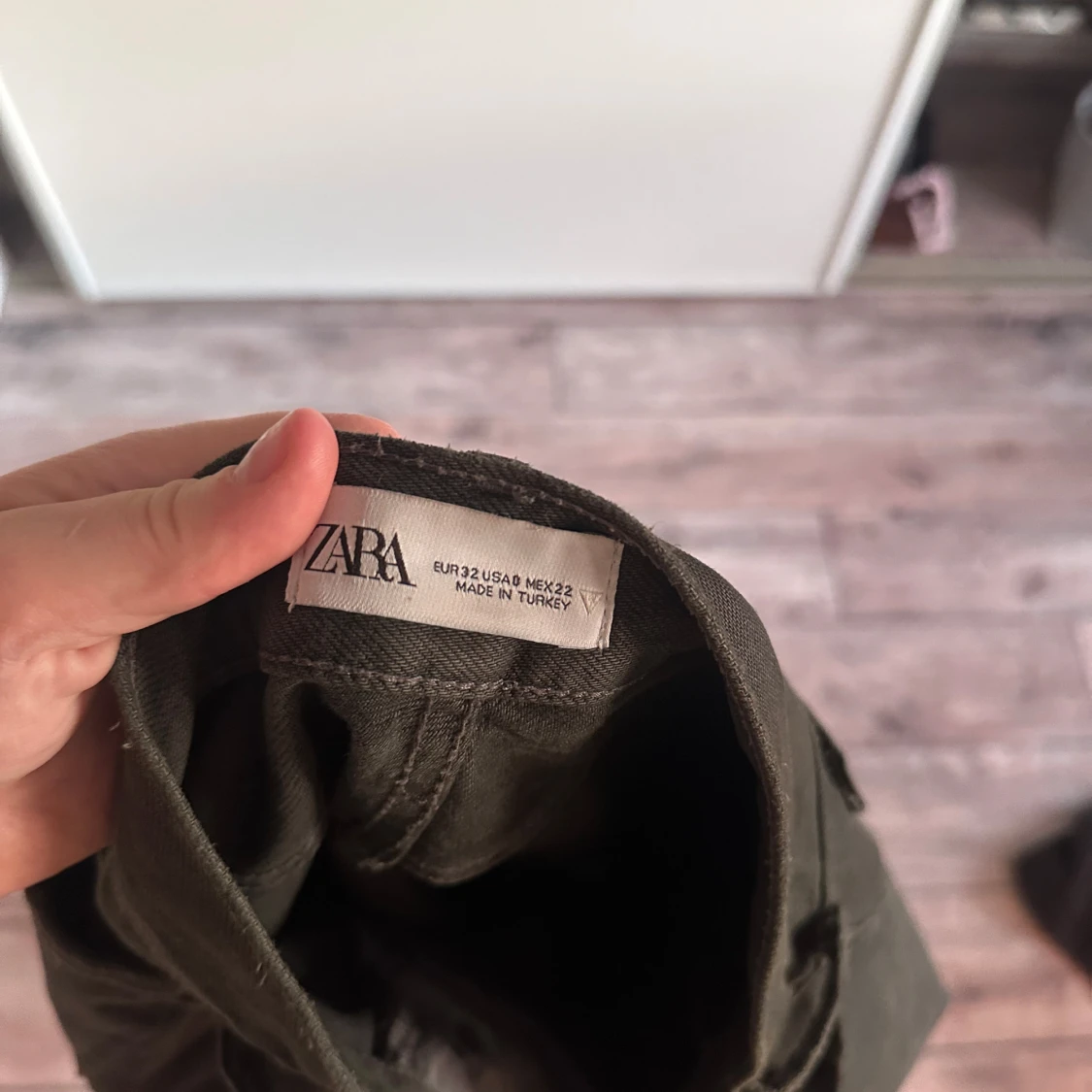 Mörkgrå raka jeans från Zara - 3