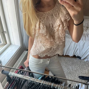 Jättefin spetsblus  - Superfin spetsblus från Zara! Nästan aldrig använd, skriv vid frågor!❣️❣️