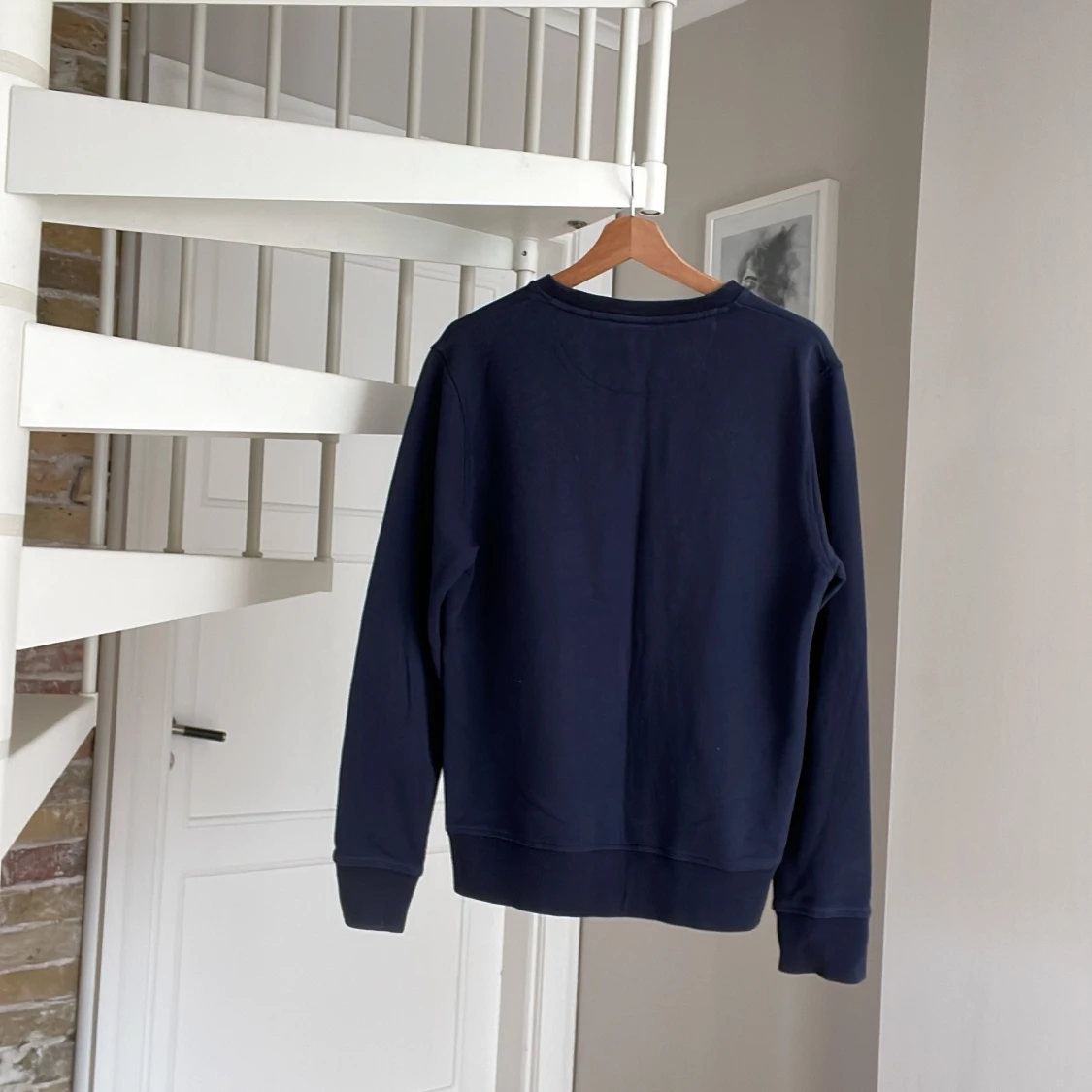 Mörkblå sweatshirt från GANT - 1