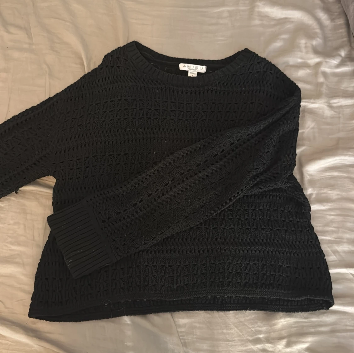 Svart stickad tröja från Amisu
