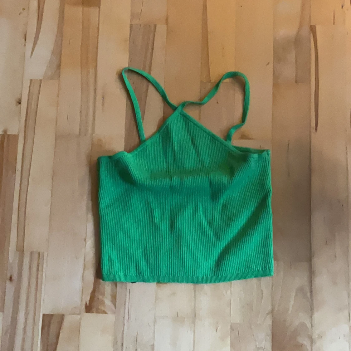 Grön ribbad linnetopp från H&M