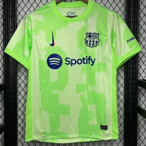 Barcelona Nike fotbollströja  - Finns i alla storlekar! Barcelona fotbollströja i neonljusgrön med abstrakt mönster, officiella klubbmärket och Nike-logga på bröstet. Spotify som sponsor framtill och UNHCR-logga bak. Tillverkad i lätt, ventilerande polyester. Kortärmad modell med rund hals. Pris kan diskuteras! 