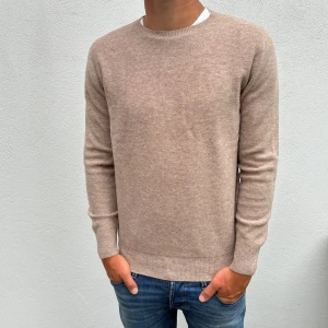 Kashmir tröja - Beige Kashmir Crewneck | Storlek S | Modellen är 177cm lång | Bara testad, därför inga defekter alls | Hör av dig vid frågor🌟