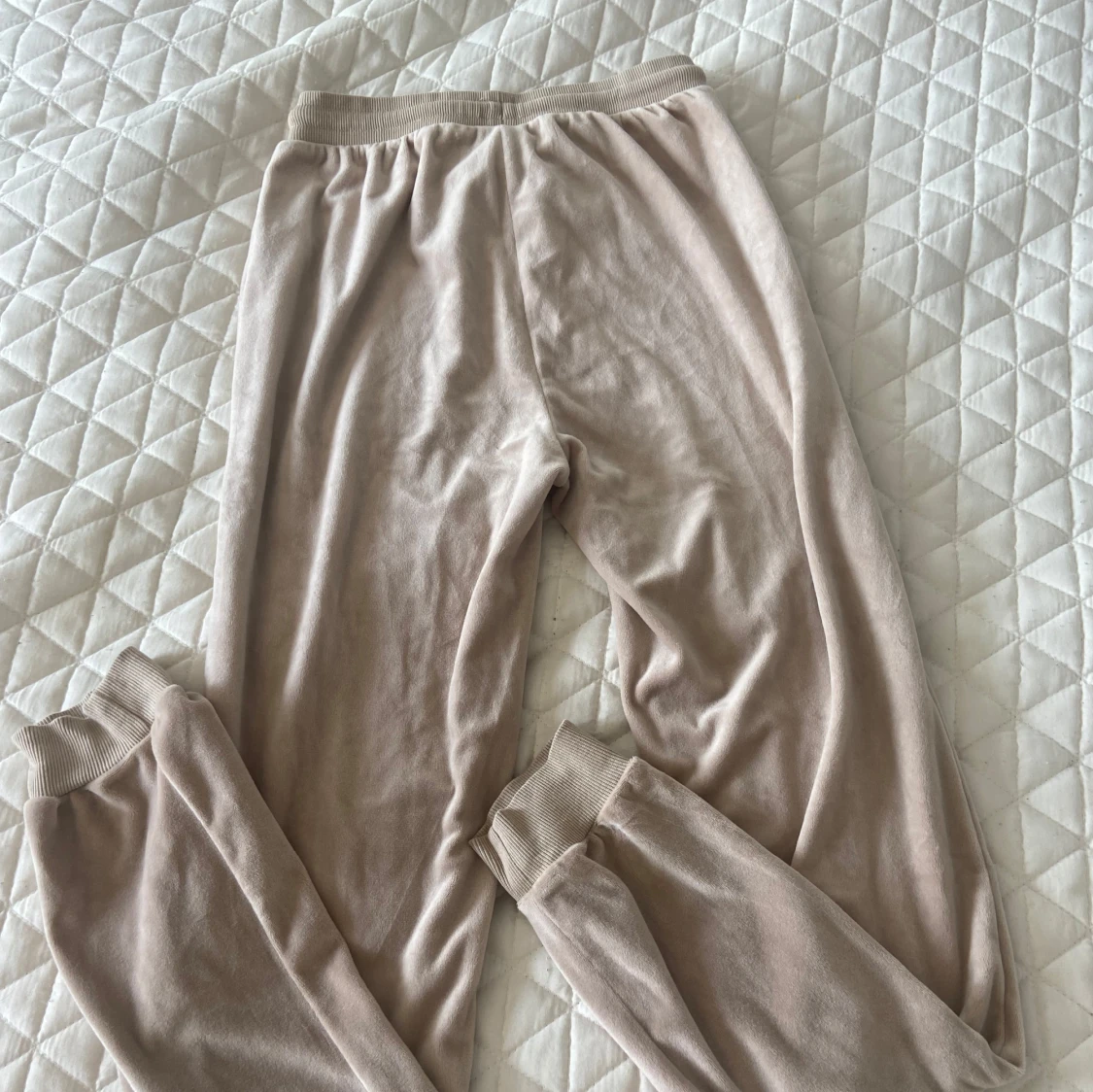 Beige mjukisbyxor - 1