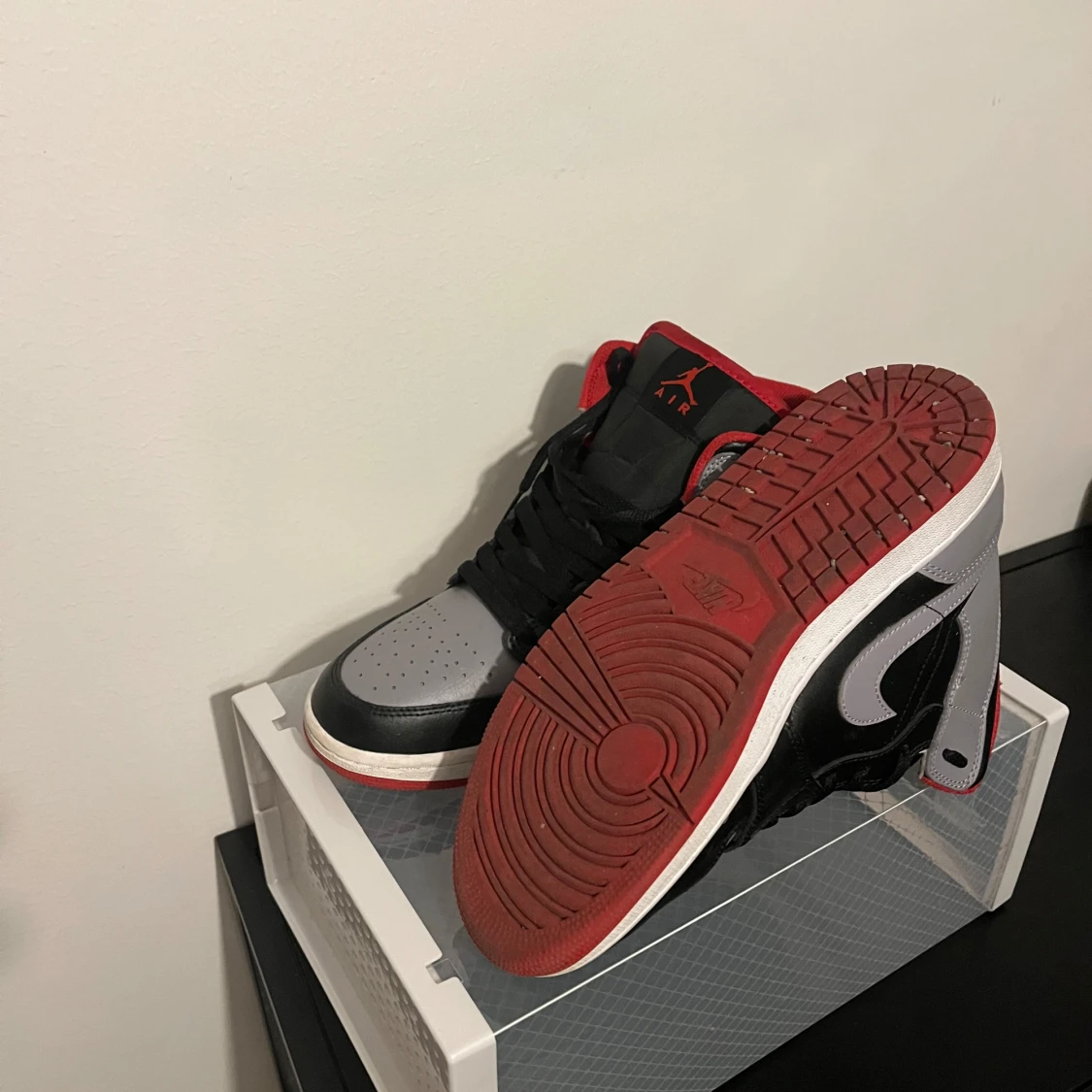 Nike Air Jordan 1 Mid Svart/Grå/Röd - 2