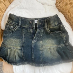 Söt kjol - Snygg kjol som köptes i en butik i Paris. Skulle säga storlek xs-s. Skriv för frågor!