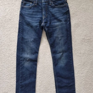 Jeans för killar - Använda skick jeans och långärmad i storlek XS