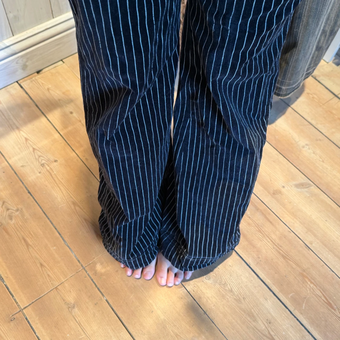 Svarta manchesterbyxor med vita ränder - 1