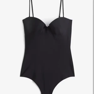 Trendig body från H&M - Fin, trendig body som är helt slutsåld på H&Ms hemsida. Fint skick, knappt använd. Storlek 75B. Kom gärna med bud🩷