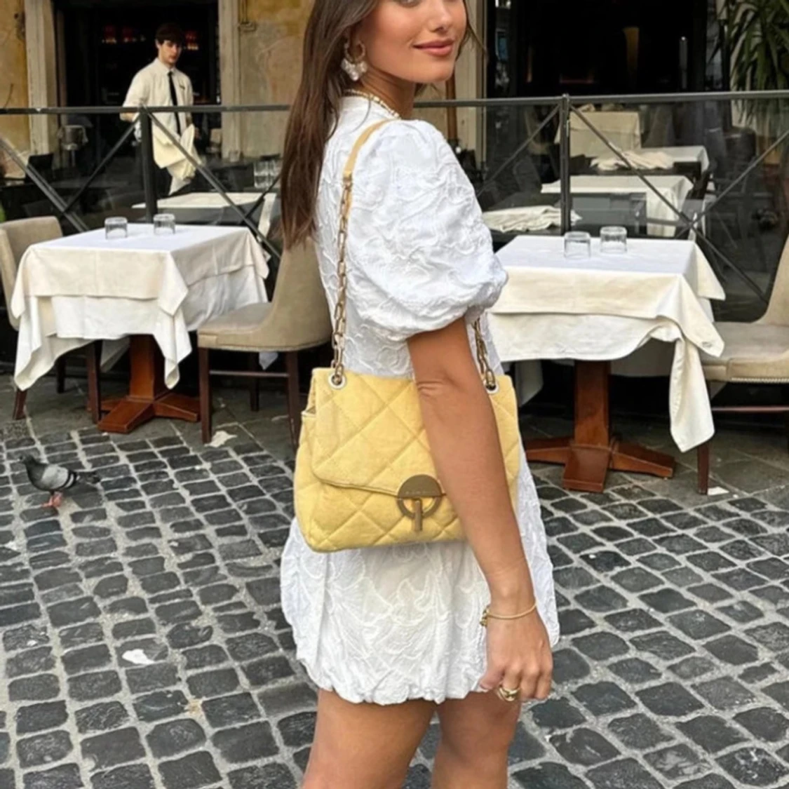 Vit klänning med puffärmar - 91