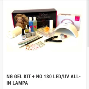 NG Gel Kit med LED/UV-lampa - Nagel kit köpt för 1000kr och använt 2 gånger men tyvärr tyckte jag inte det var roligt med naglar så hoppas nån annan kan tycka de e kul 💞
