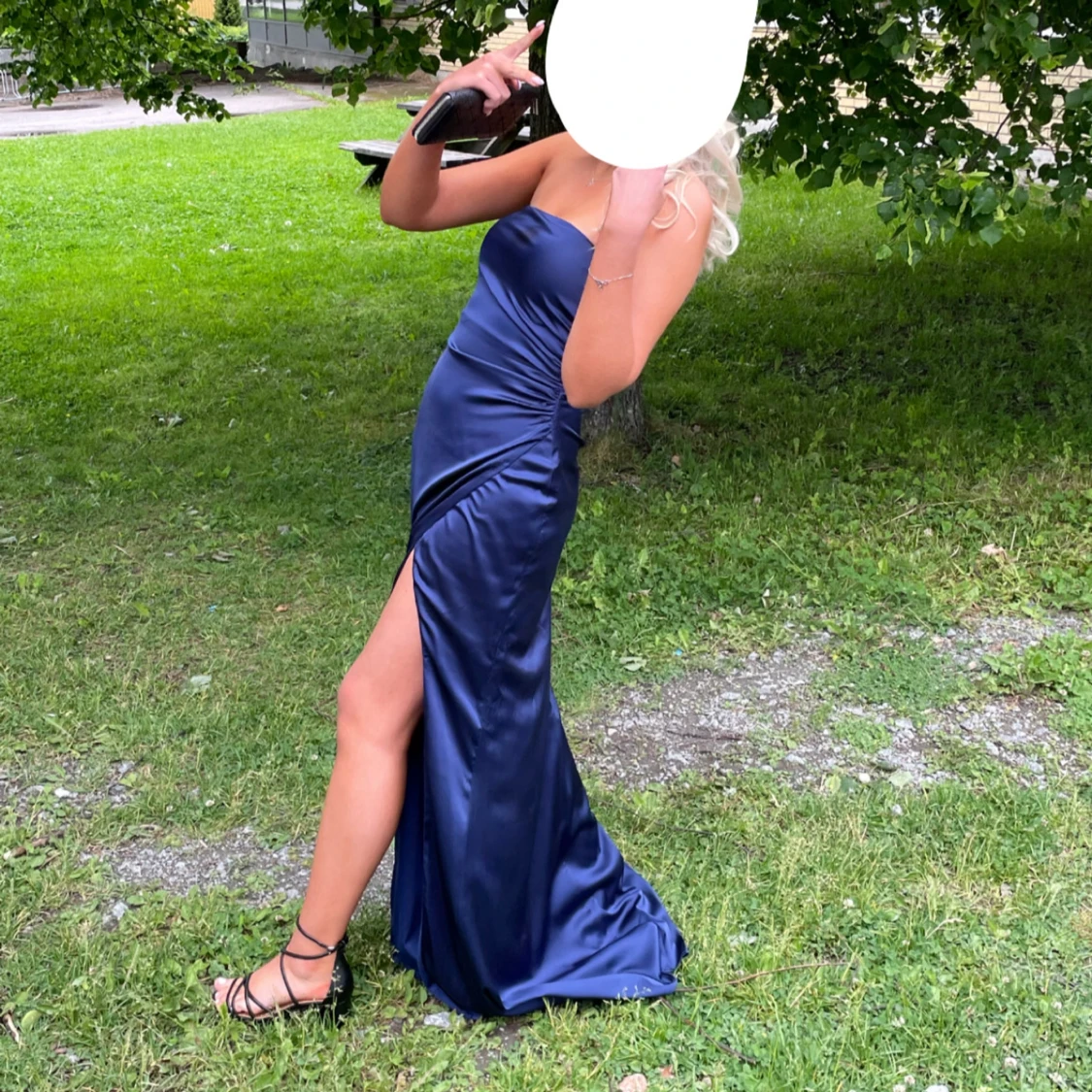 Mörk blå balklänning