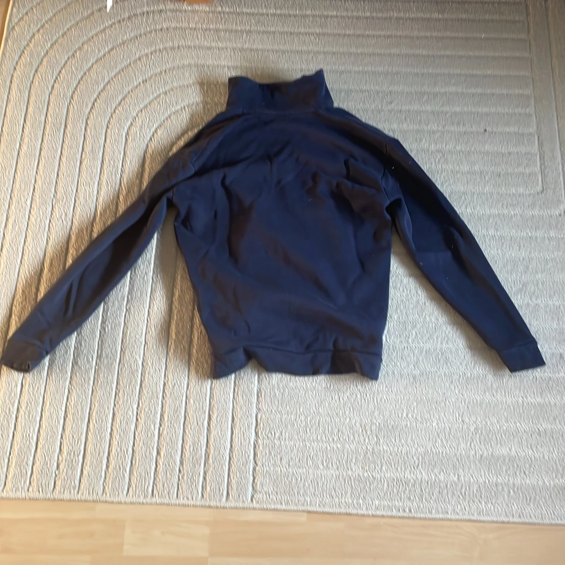 Mörkblå half zip tröja från RYVLS - 1