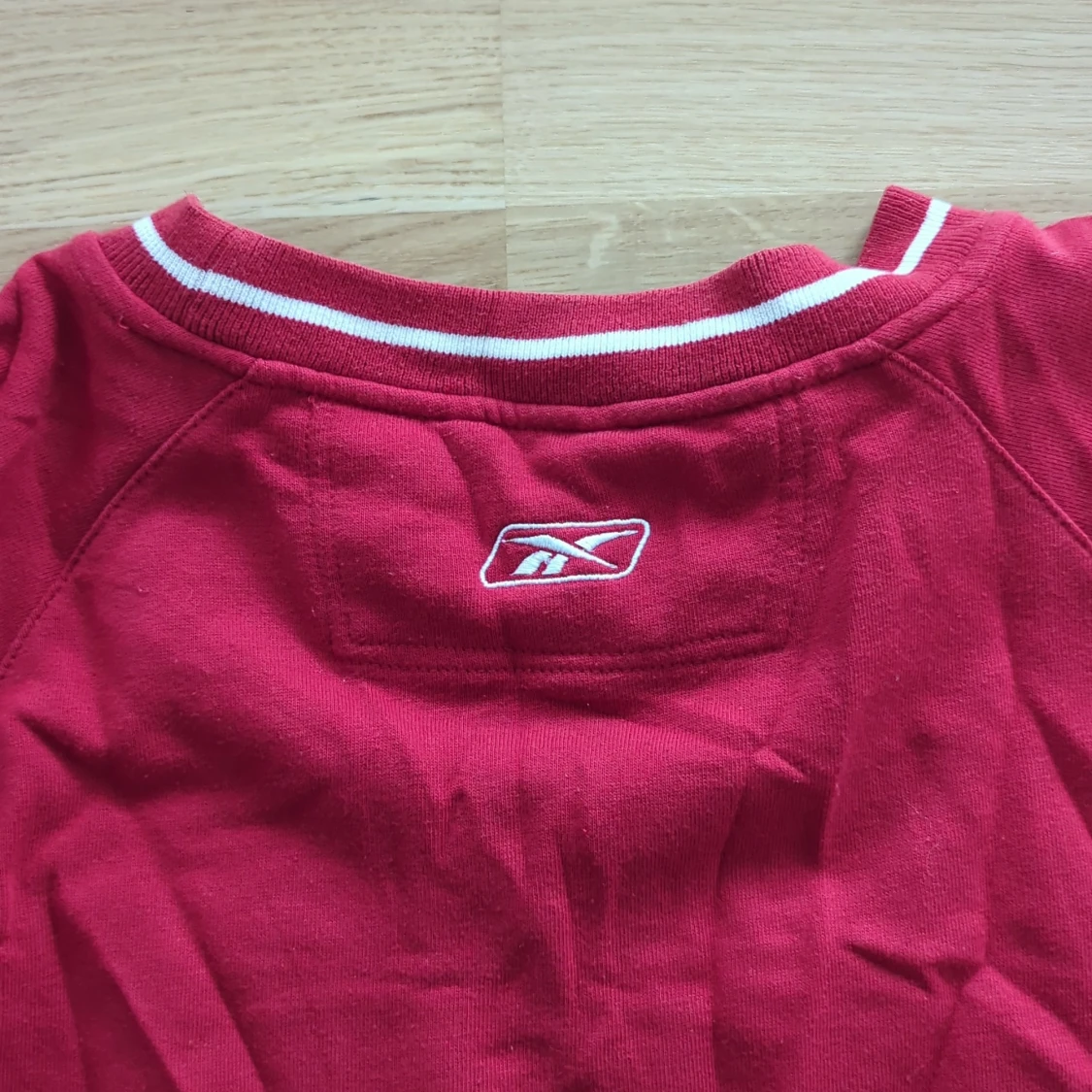 Röd crewneck från Reebok XXL - 2