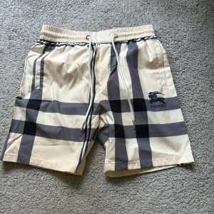 Burberry shorts -  Burberry shorts i ny skick