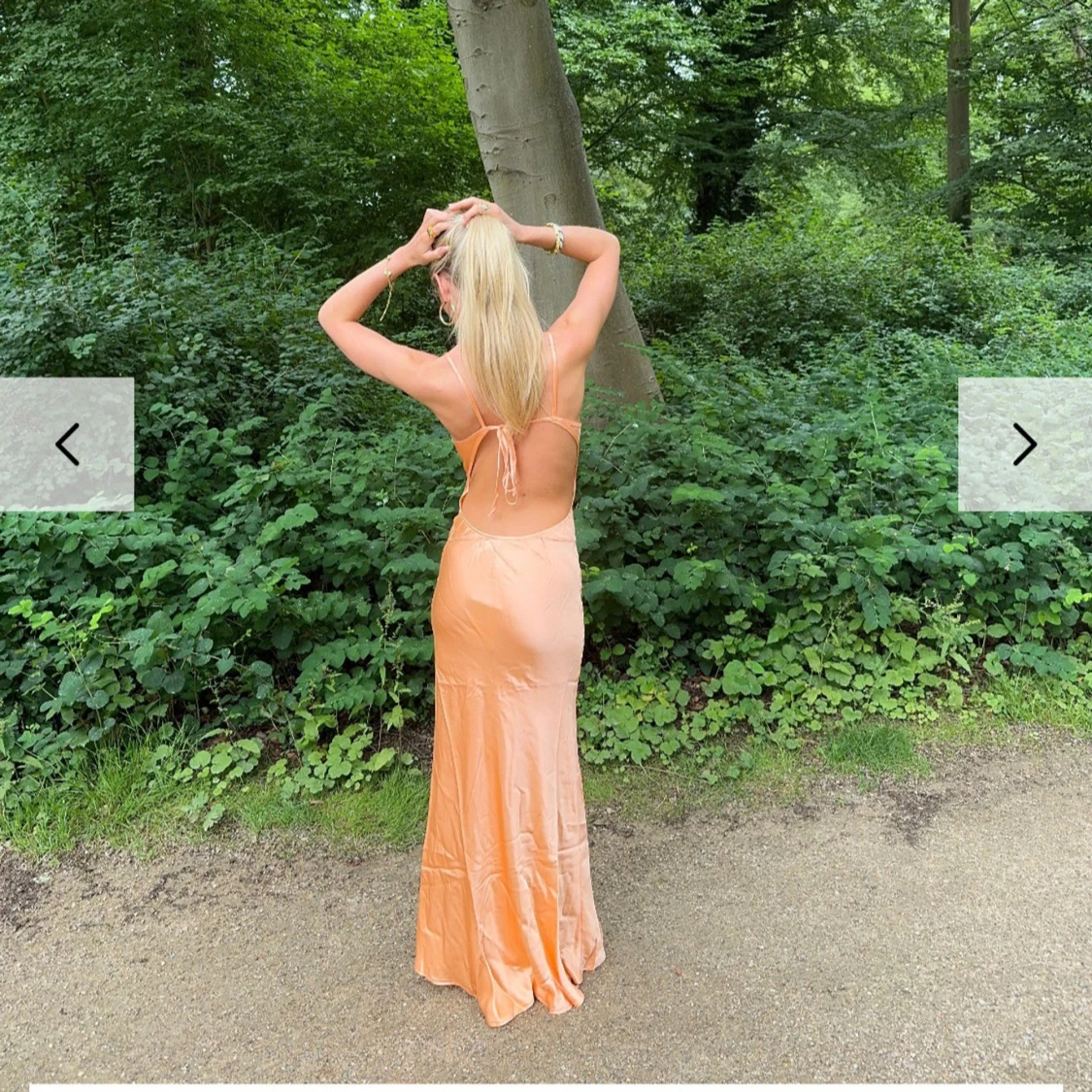 Champagnefärgad långklänning i satin - 3