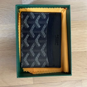 Plånbok - Skick: 10/10, pris 300kr. Fraktar samma dag! Skriv vid fler funderingar🔥Allt på bilden medföljer.