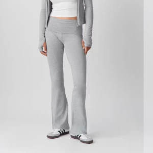 Grå yogapants Gina - Säljer dessa fina grå yogapants från Gina, nya endast testade🤍