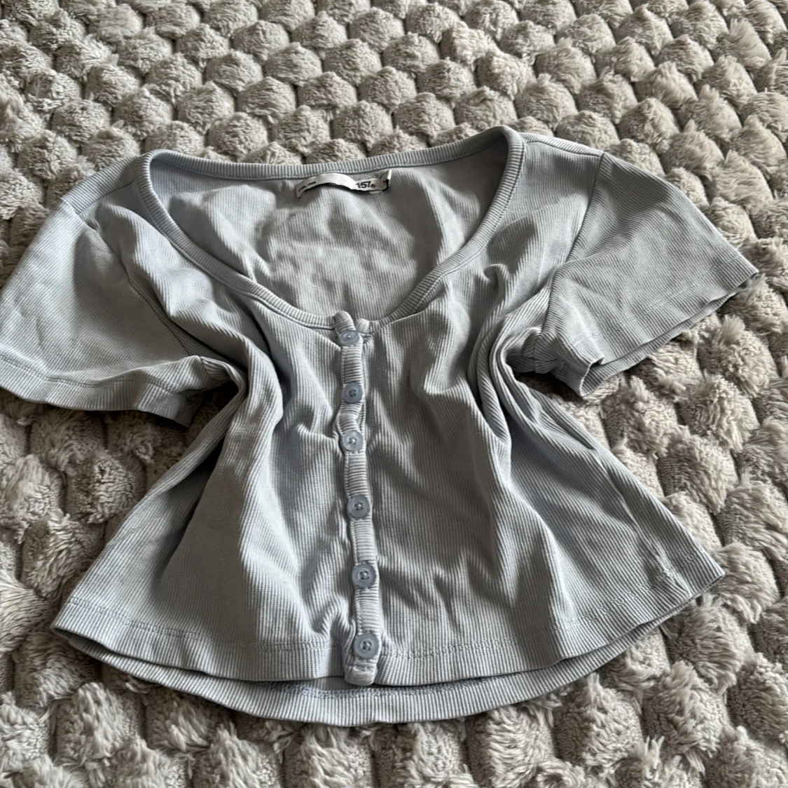 Ljusgrå ribbad topp från 157