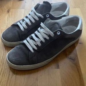 Saint Laurent skor - Snygga grå sneakers från Saint Laurent. Storlek 41. Priset går att diskutera vid snabb affär!