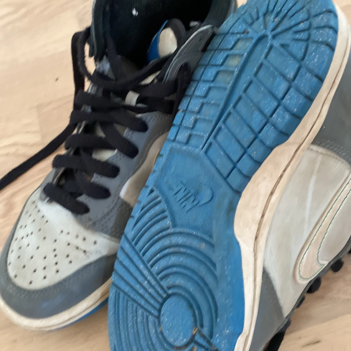 Nike Dunk High grå/vit med blå sula - 2