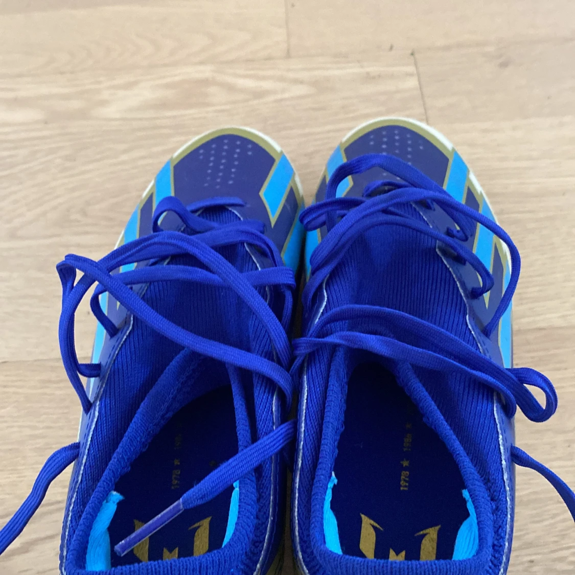 Adidas Messi blå fotbollsskor använt 1 gång och mycket bra skick  - 2