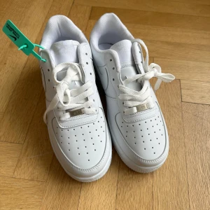 Nike Air Force -  Nike Air Force helt nya, St:43