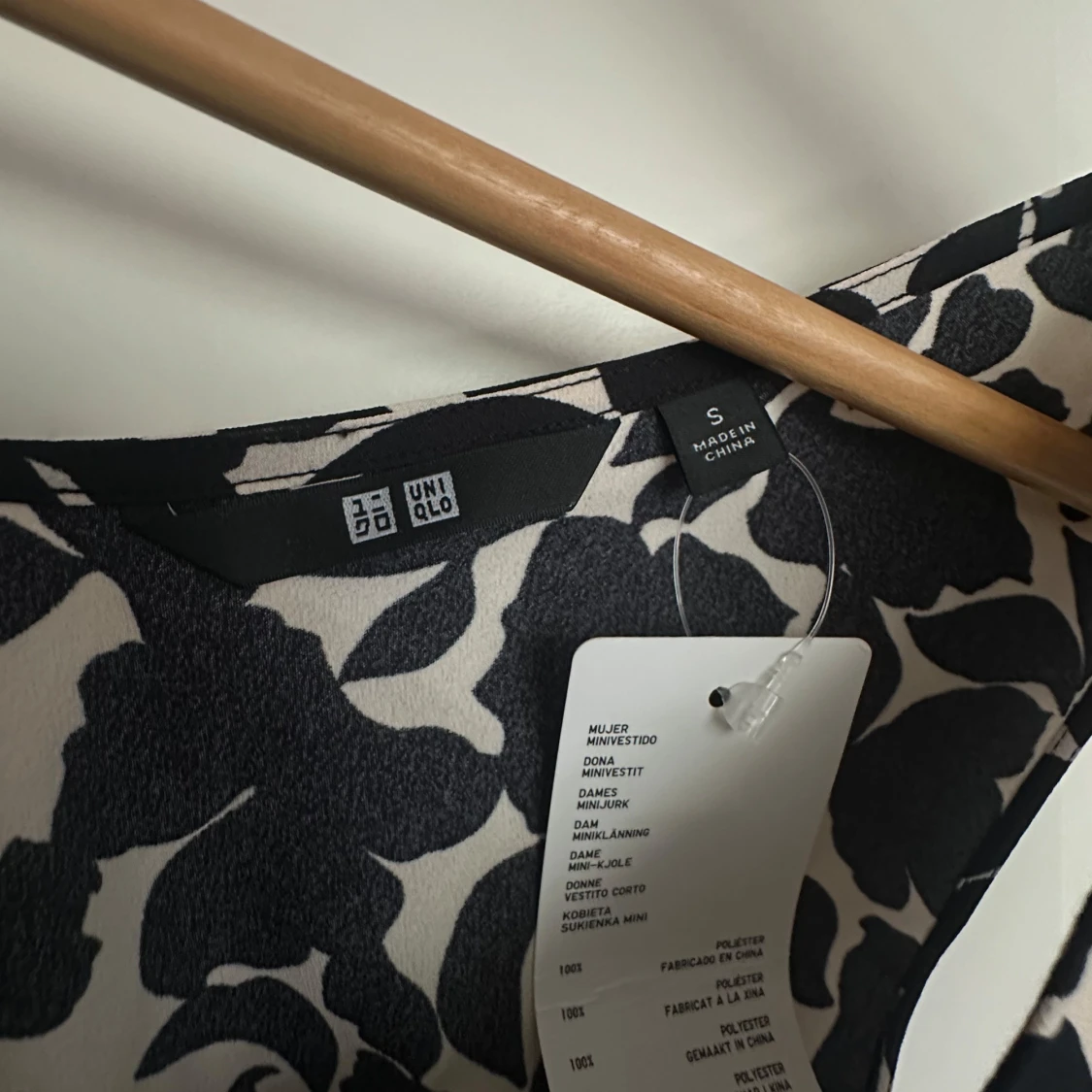 svartvit kortklänning från Uniqlo - 1