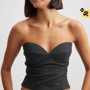 Festtopp - Så snygg Festtopp som inte kommer till användning. Knappt använd relativt liten i storlek då jag brukar ha 34. Tryck på köp nu!