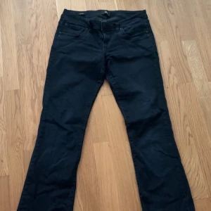 Svarta bootcut jeans - snygga svarta ltb jeans i valerie. Har använt några gånger för att jag gillar inte svarta jeans så dem har inte kommit till användning.