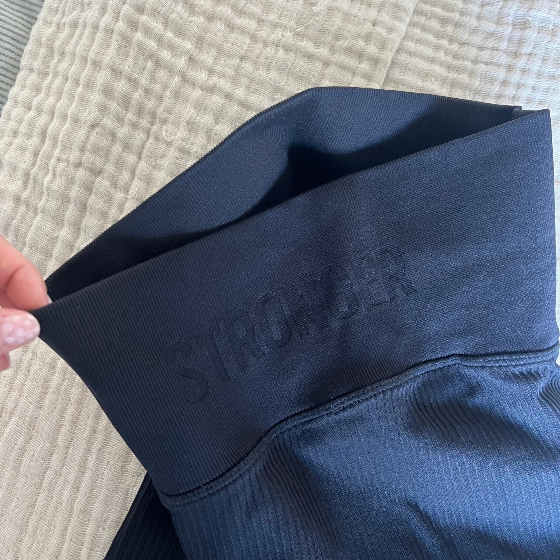 Svarta ribbade leggings från Stronger