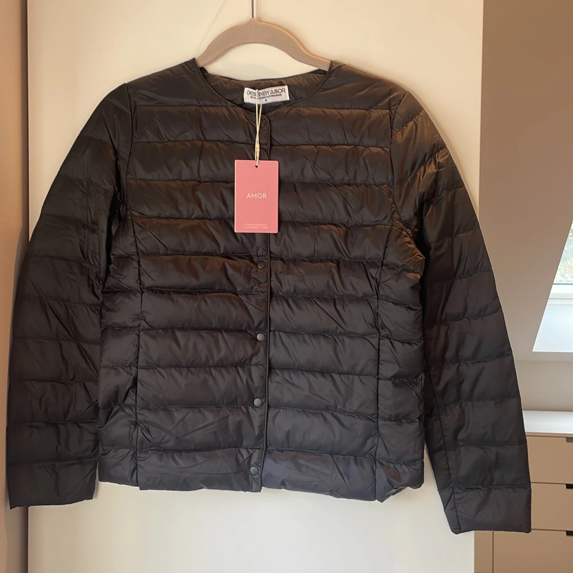 Supersnygg lättviktsjacka från Design by Amor