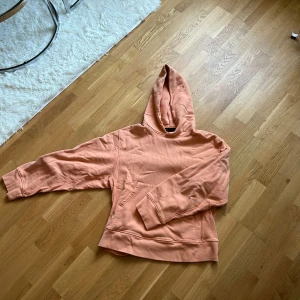 Yeezy season 3 hoodie  - Storlek Xs men passar L/M dom ligger nu på 3500kr uppåt 👆🏽 