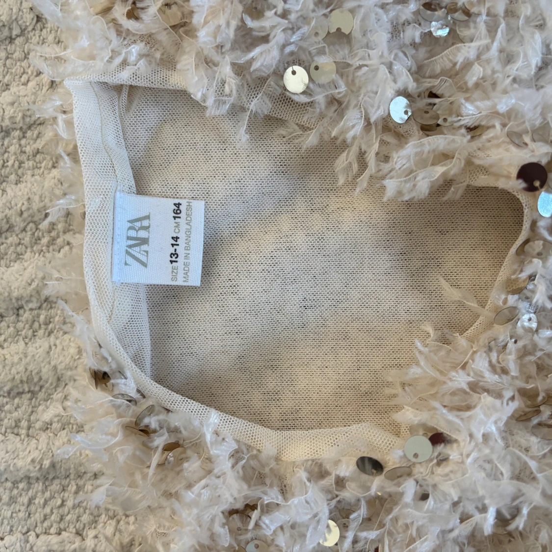 Beige fluffig paljettopp från ZARA - 1
