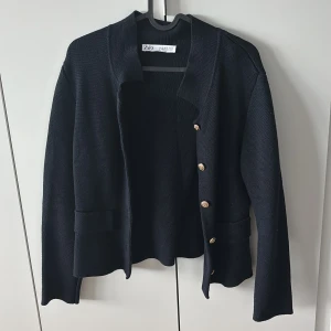 Cardigan Zara - Aldrig använts!! Köpt för en månad sen:) 