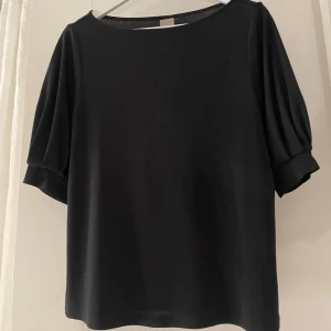 Kortärmad blus från HM - Fin kortärmad tröja från HM