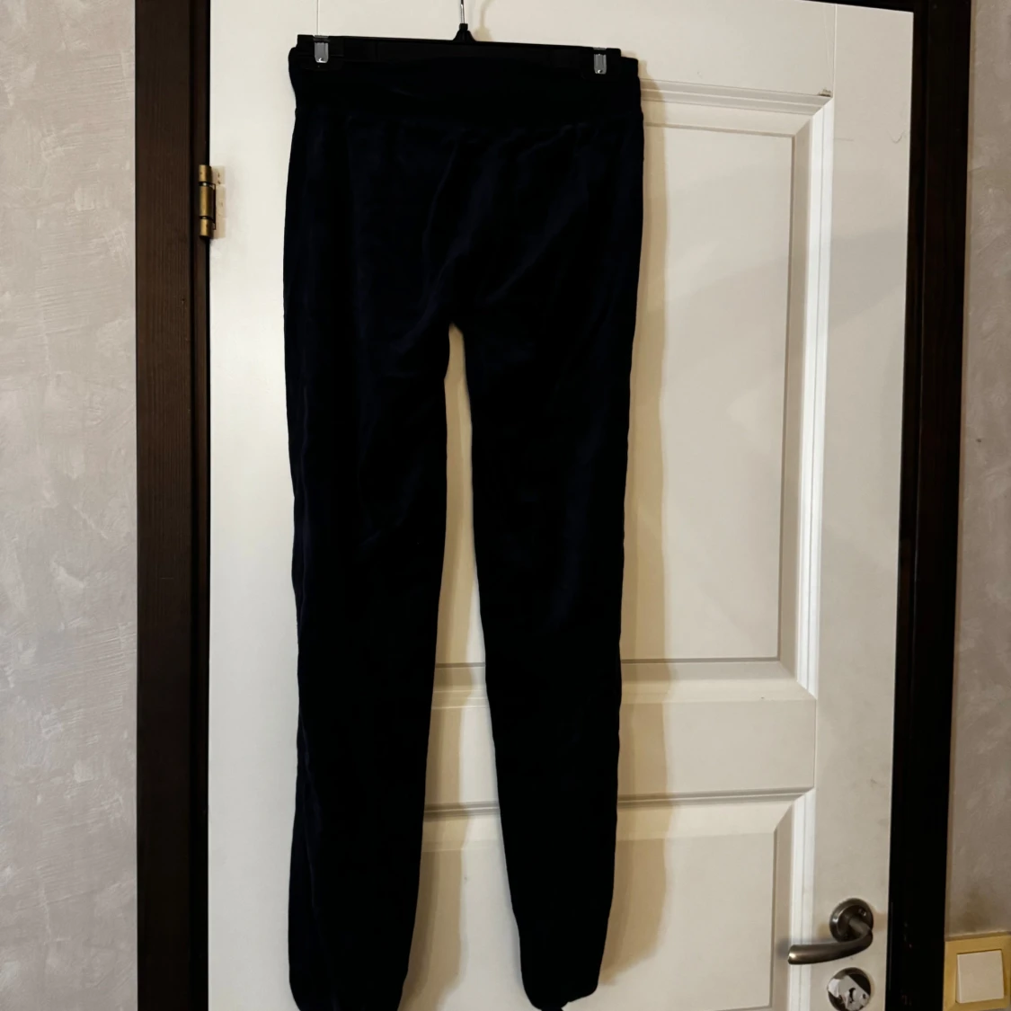 Mörkblåa mjukisbyxor med dragsko - 1