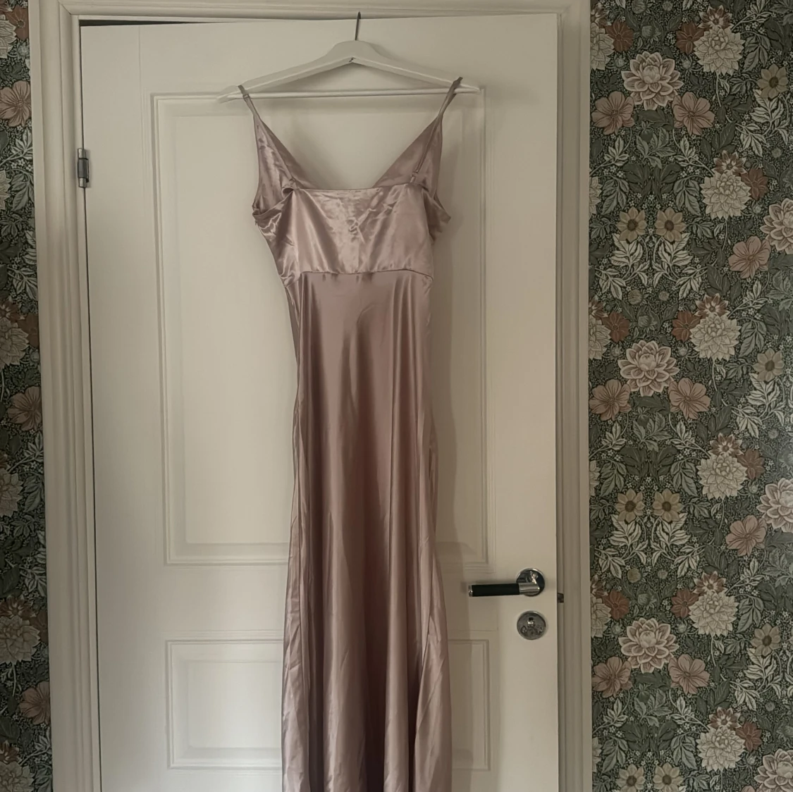 Ljusrosa balklänning från Boohoo - 1