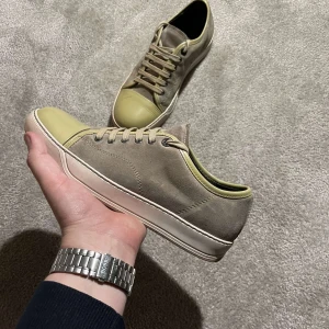 Lanvin Skor  - Säljer nu dessa otroligt feta Lanvins  | Skick 9.2/10, lite smutsiga bara | Storleken är 6 passar 40-41 | Nypris runt 5000 kr |  Bara att skriva vid frågor