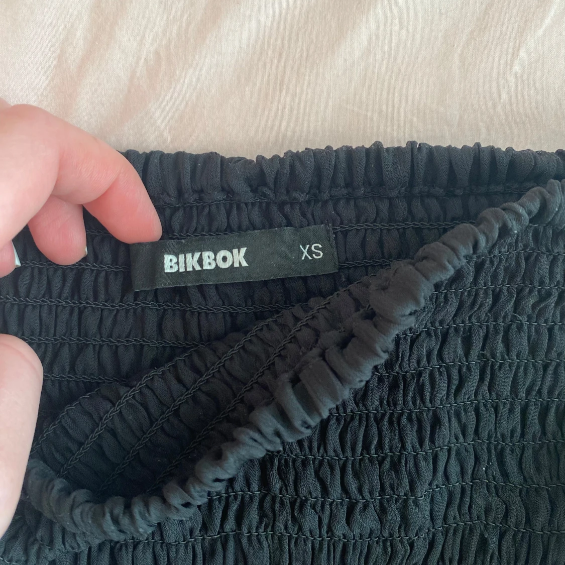 Svart volangkjol från BikBok - 1